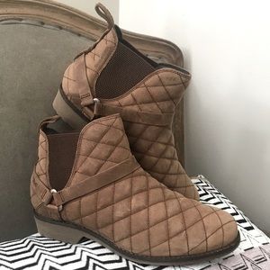 Teva Waterproof Leather Quilted Chelsea Boot